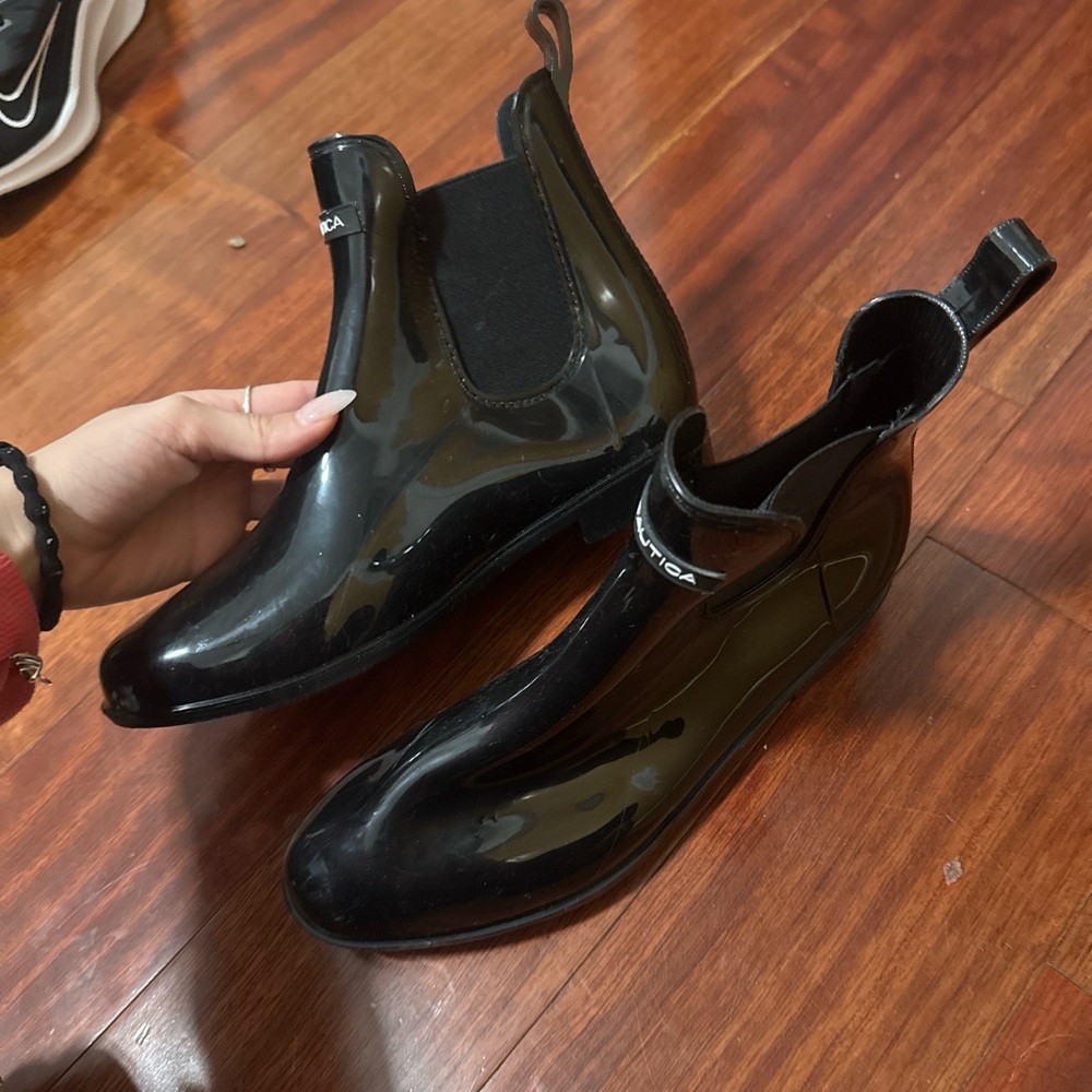 Nautica Women's Black Glossy Rain Boots